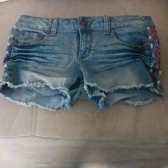 Used once size 9 Jean shorts.. - Picture 1 of 6